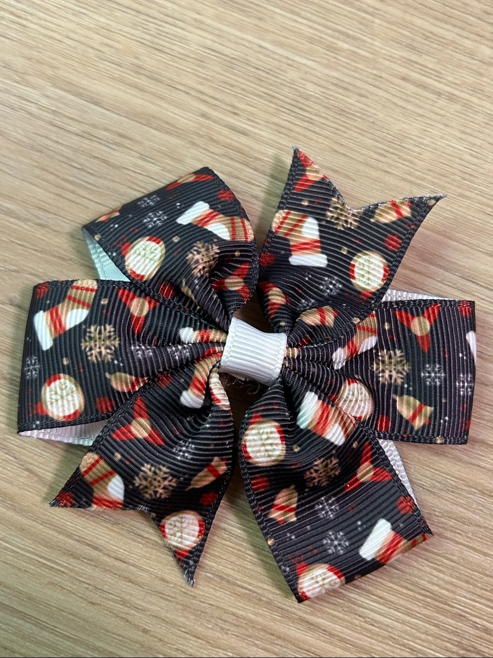 7 Kids Hair Bow Set for Christmas-Holiday Bows, Santa, Hat Clip Hair accessories